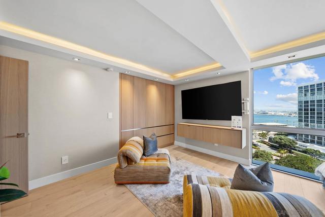 1780 Avenida Del Mundo, Coronado CA: https://media.crmls.org/mediaz/b356f194-f207-4de2-8d88-7962248dea95.jpg