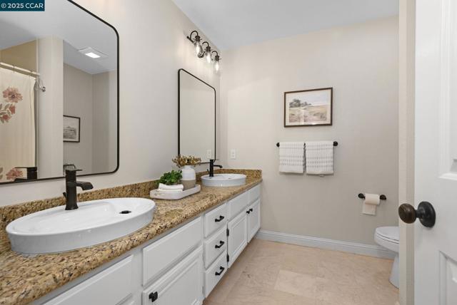 4072 Westminster Pl, Danville CA: https://media.crmls.org/mediaz/b356f475-a8e8-41b6-999d-1eb0eca0b160.jpg