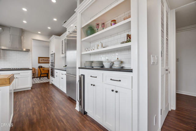 380 S Orange Grove Boulevard, Pasadena CA: https://media.crmls.org/mediaz/b357662c-0b9c-49ed-b19d-5a92af106266.jpg
