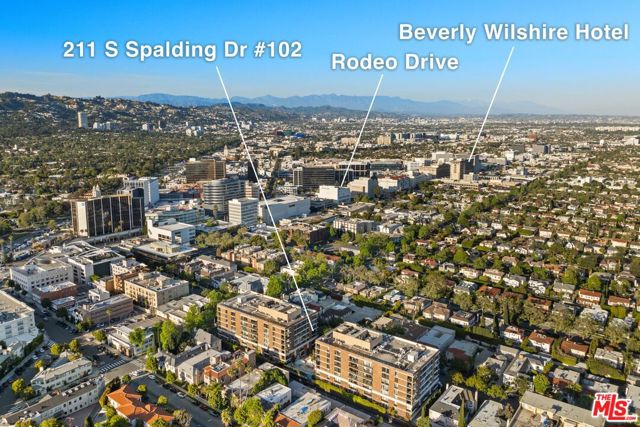 211 Spalding Drive, Beverly Hills, California 90212, 2 Bedrooms Bedrooms, ,2 BathroomsBathrooms,Condominium,For Sale,Spalding,24394945