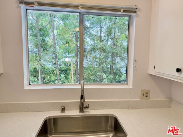 1138 11th Street, Santa Monica CA: https://media.crmls.org/mediaz/b3596468-5448-4de4-b1ef-64e3dd378165.jpg