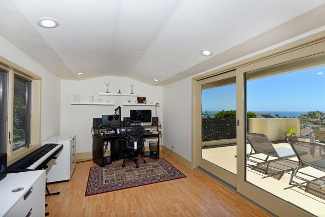 Detail Gallery Image 21 of 22 For 5787 Bellevue Ave, La Jolla,  CA 92037 - 4 Beds | 4/1 Baths
