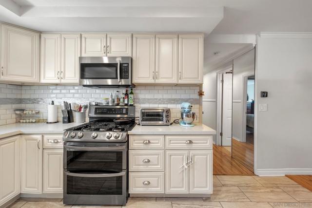 127 Warner Street, Oceanside CA: https://media.crmls.org/mediaz/b35ba088-a399-44a3-b629-53889fd53ef4.jpg