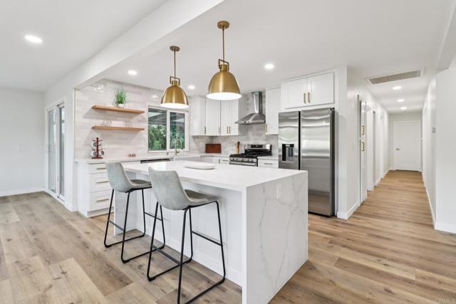 1917 Friendly Drive, Vista CA: https://media.crmls.org/mediaz/b35bad3c-908f-4c9e-acc7-de9f48707e81.jpg