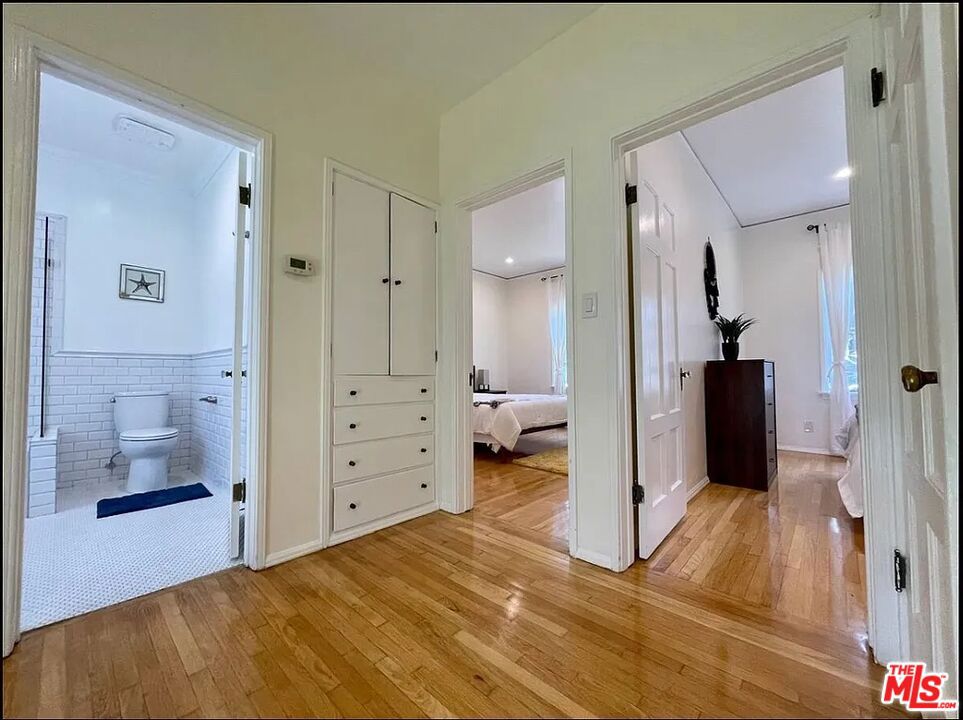 https://media.crmls.org/mediaz/b35bd521-05fe-432a-ae64-db65a0df1444.jpg?preset=X-Large