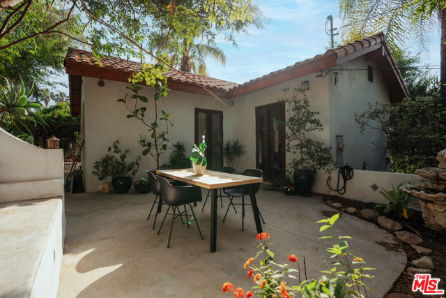 4559 E Rose Hill Drive, Los Angeles CA: https://media.crmls.org/mediaz/b35be89d-5e12-488d-8f0a-19386e22b3e5.jpg