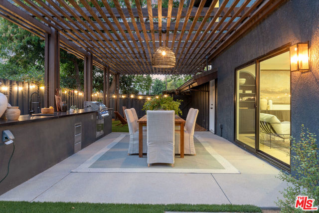 22824 Margarita Drive, Woodland Hills CA: https://media.crmls.org/mediaz/b35d4803-87d8-4322-8eb5-c4ab109ee80a.jpg