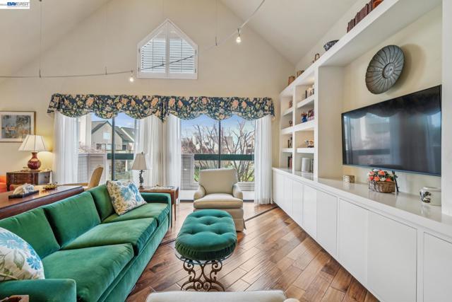 Image 29 of 44 For 9 Regulus Court