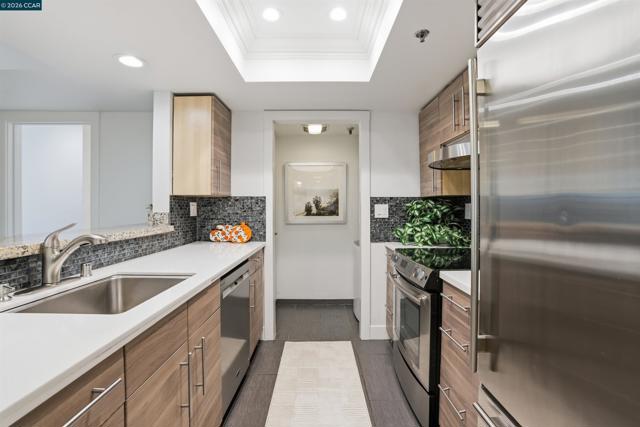 2560 Oak Rd, Walnut Creek CA: https://media.crmls.org/mediaz/b35dab8f-b2cf-4610-98c6-85ffb570976a.jpg