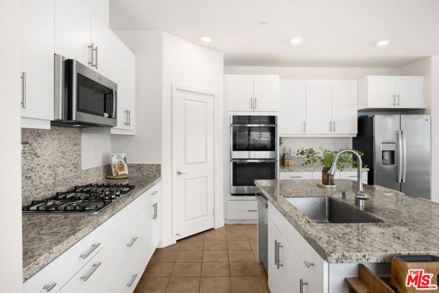 519 Tucker Avenue, Rialto CA: https://media.crmls.org/mediaz/b35dffb6-c068-454e-91cf-052386976a4e.jpg