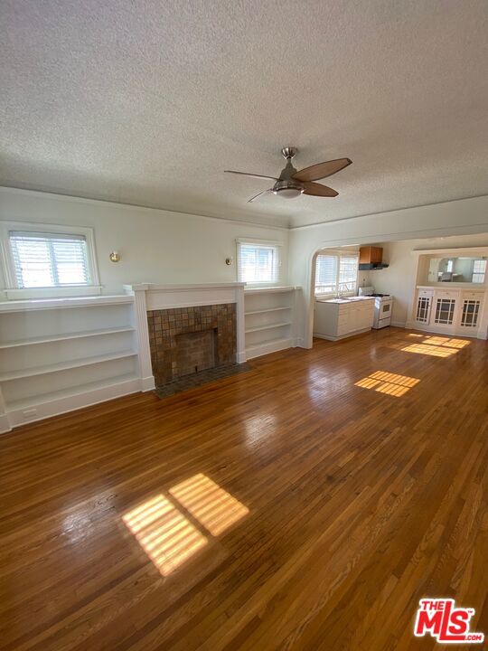 1549 S Wilton Place, Los Angeles CA: https://media.crmls.org/mediaz/b35e0f47-d766-4150-93be-462e2f94271c.jpg