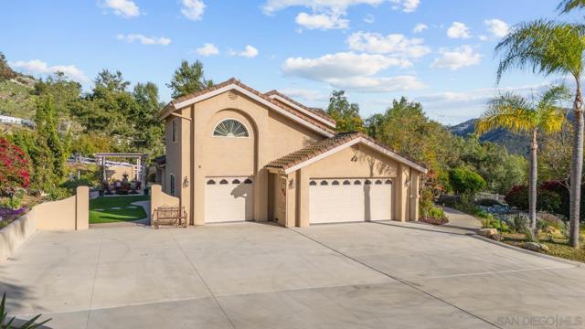7102 Via Mariposa Norte, Bonsall CA: https://media.crmls.org/mediaz/b35e4742-9cb0-498b-a6da-ec89d092a247.jpg