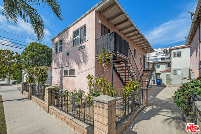 11887 Jefferson Boulevard, Los Angeles CA: https://media.crmls.org/mediaz/b35e8935-302c-4d1e-8709-a846294491d9.jpg