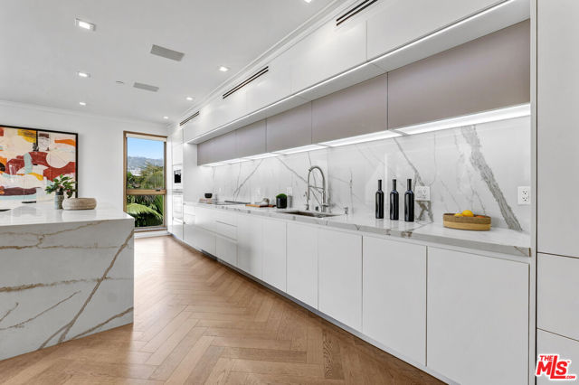 132 N Swall Drive, Los Angeles CA: https://media.crmls.org/mediaz/b35ee97d-9126-4b83-b679-4a0676f7fa8e.jpg