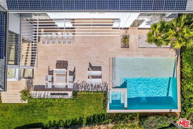 623 Alma Real Drive, Pacific Palisades CA: https://media.crmls.org/mediaz/b35f373a-da3a-4e0f-95d3-652814f89cd8.jpg