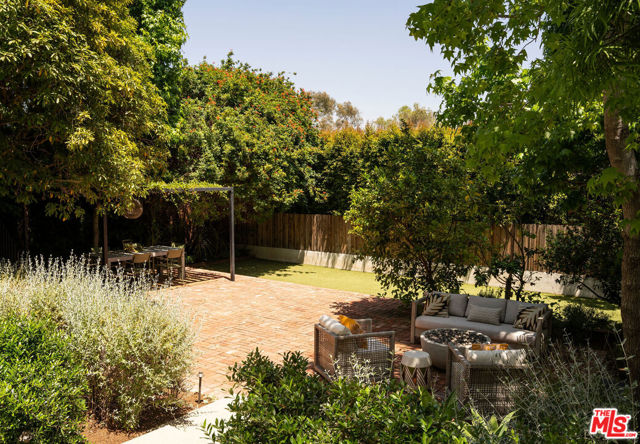 2248 Kenilworth Avenue, Los Angeles CA: https://media.crmls.org/mediaz/b35f505e-7595-497a-b2f6-7aa94c8286cc.jpg