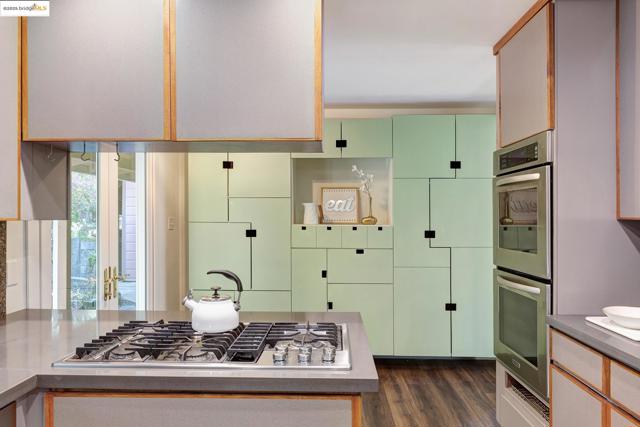 3 Mountain View Pl, Lafayette CA: https://media.crmls.org/mediaz/b35fd129-d8d2-4743-baeb-e3fa05026a33.jpg