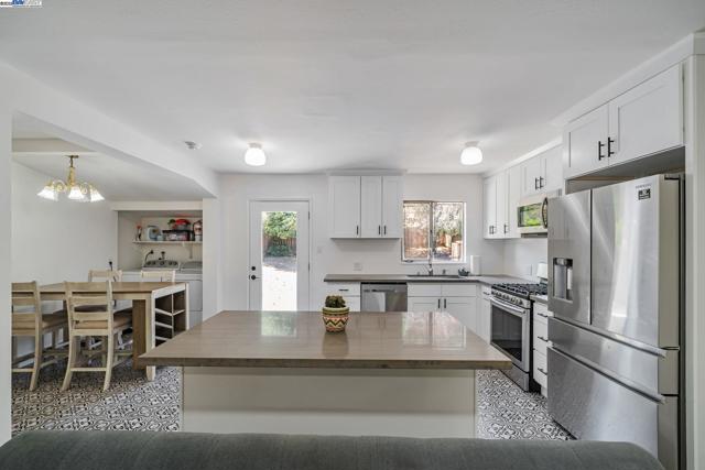 126 Kilkare Rd, Sunol CA: https://media.crmls.org/mediaz/b35fd60d-d83a-449b-85fe-c7028e46e01e.jpg