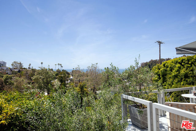 271 Amalfi Drive, Santa Monica CA: https://media.crmls.org/mediaz/b360c657-56e4-4b20-9fa8-465e16c86912.jpg