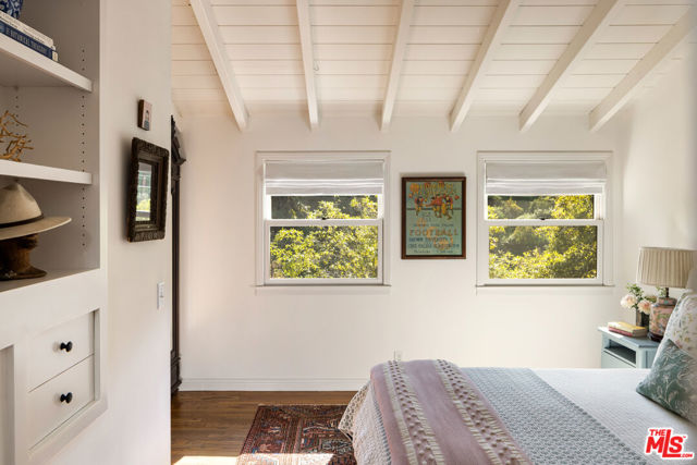 2415 Castilian Drive, Los Angeles CA: https://media.crmls.org/mediaz/b360dca4-aacd-43ab-a919-83338190f9c8.jpg
