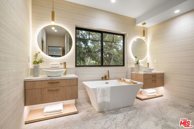 101 Greenfield Avenue, Los Angeles CA: https://media.crmls.org/mediaz/b3610c54-e640-460e-9047-51ff77727360.jpg