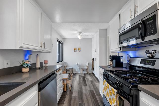 Detail Gallery Image 9 of 23 For 14293 Foothill Blvd #19,  Sylmar,  CA 91342 - 2 Beds | 2/1 Baths