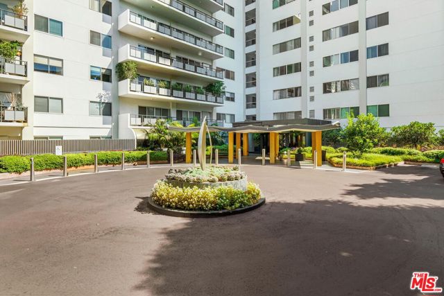 1155 N La Cienega Boulevard, West Hollywood CA: https://media.crmls.org/mediaz/b36303b5-7971-4e7d-a6eb-ec3414a627f4.jpg