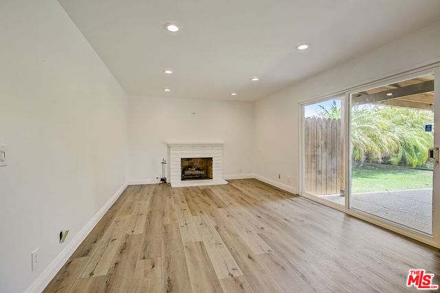 1542 EUCLID Avenue photo 5