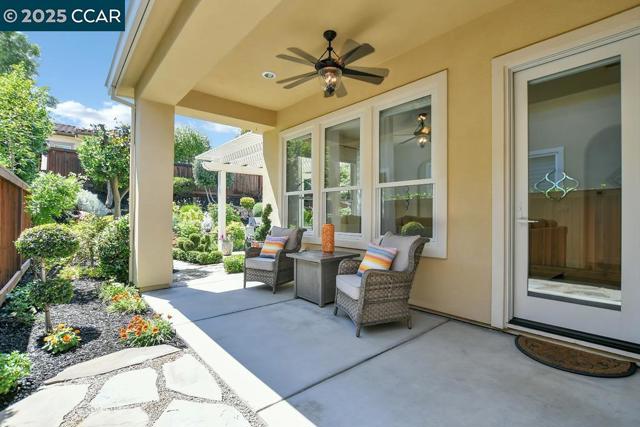 1746 Veneto Ln, Brentwood CA: https://media.crmls.org/mediaz/b36363a4-4b39-467a-9f89-80e0d25e657c.jpg