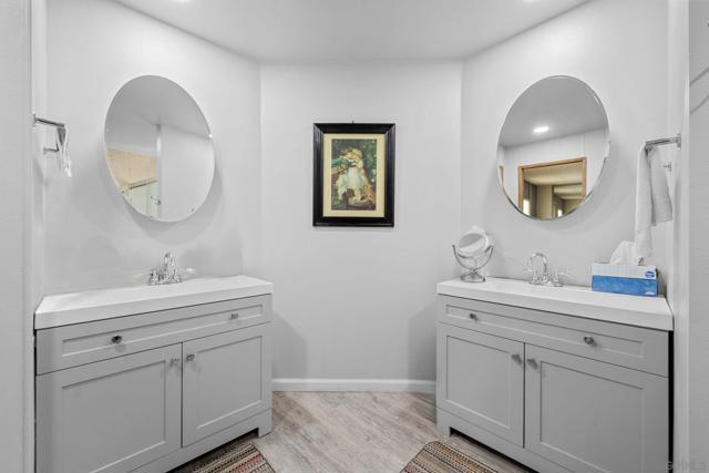 5001 W Florida Avenue, Hemet CA: https://media.crmls.org/mediaz/b3638407-64b3-44c6-bee8-af07d0b66cce.jpg