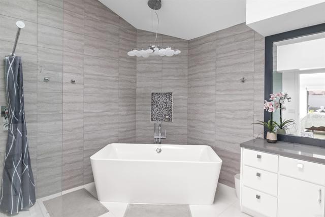 54877 Inverness Way, La Quinta CA: https://media.crmls.org/mediaz/b363a6c9-6a15-44e2-8508-a649d33ce725.jpg