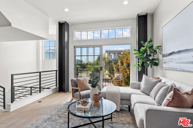 5350 Playa Vista Drive, Playa Vista CA: https://media.crmls.org/mediaz/b363dde9-c657-4b3f-8d41-6d9567aab01e.jpg