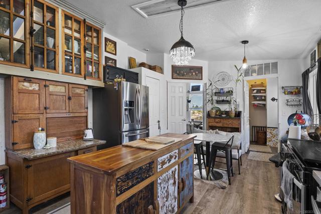 300 Thornton Dr, El Cajon CA: https://media.crmls.org/mediaz/b3642e78-b90f-4ad2-b510-09a2748e4e1c.jpg