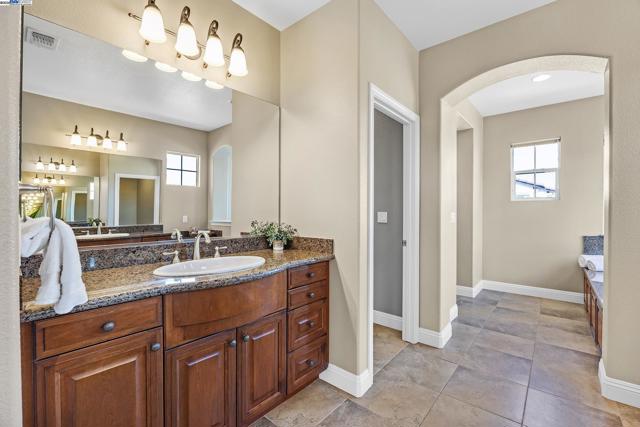 1359 Monterosso St, Danville CA: https://media.crmls.org/mediaz/b3648ea1-c03c-443c-8971-445948d53080.jpg