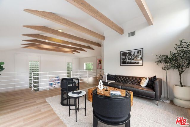 4041 Davana Road, Sherman Oaks CA: https://media.crmls.org/mediaz/b36511e5-5d28-46c0-a5a1-cb34229acceb.jpg