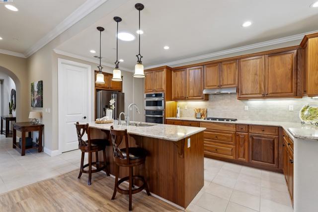 1748 Veneto Ln, Brentwood CA: https://media.crmls.org/mediaz/b3659951-ce72-4ae8-8e87-64d473df23ca.jpg