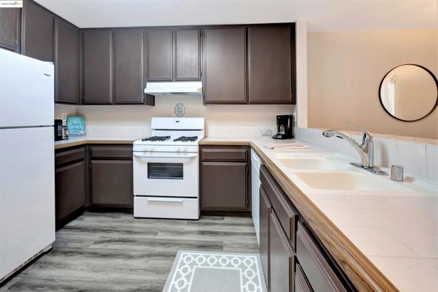 22192 Rim Pointe,  CA: https://media.crmls.org/mediaz/b365cdce-6b87-46ee-b100-3f1fda74cc86.jpg