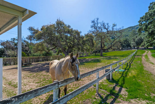 1464 Hidden Valley Road, Thousand Oaks CA: https://media.crmls.org/mediaz/b3660fe7-3c72-4a55-b6b6-2b40d71d7826.jpg