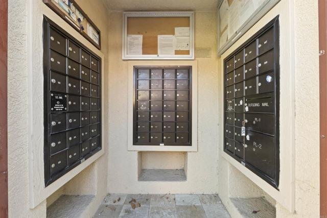 100 Sea Cliff Way, Oceanside CA: https://media.crmls.org/mediaz/b366c391-240d-495d-b475-12a936558f98.jpg