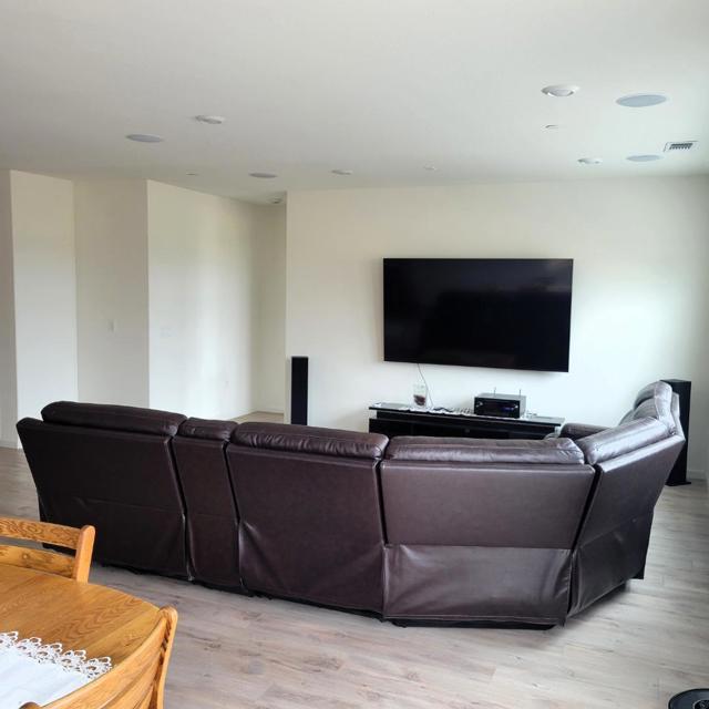 2080 Fuchsia Drive, Hollister CA: https://media.crmls.org/mediaz/b36738d5-de81-443d-804a-376bf54d9728.jpg