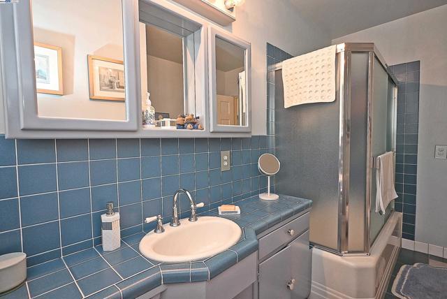 1380 E Juana Ave, San Leandro CA: https://media.crmls.org/mediaz/b36758d9-85af-4600-b870-2f5d00570e81.jpg