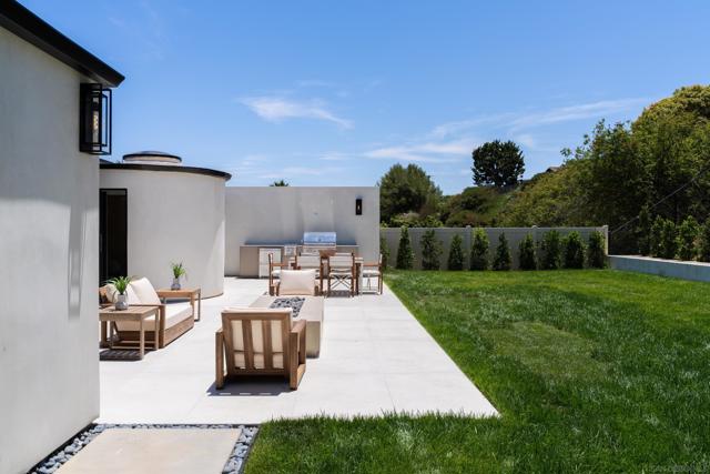 5826 Soledad Mountain Rd, La Jolla CA: https://media.crmls.org/mediaz/b367ee2d-8168-462e-9cc9-9e24d7f2c6ce.jpg