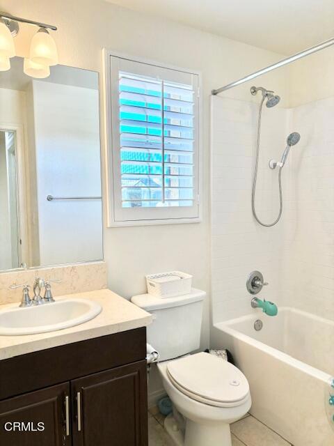 561 Whalen Way, Oxnard CA: https://media.crmls.org/mediaz/b3682267-6795-43f5-90dc-dc33184a7ae3.jpg