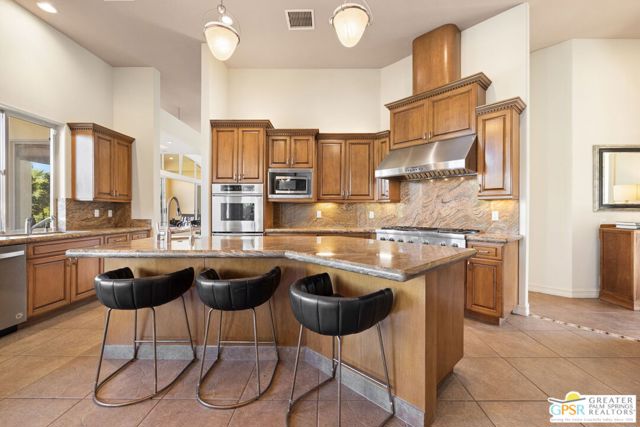 16 Villaggio Place, Rancho Mirage CA: https://media.crmls.org/mediaz/b3691f5c-0908-428e-8342-af7e96cd722b.jpg