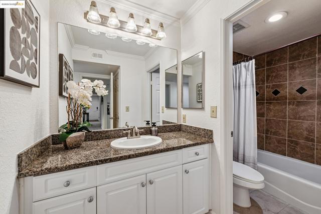 630 Canyon Oaks Dr, Oakland CA: https://media.crmls.org/mediaz/b3695653-2157-43df-9d37-6e5eb0d20120.jpg