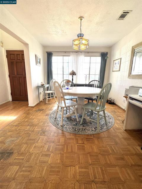 1170 Mills Place, Oakley CA: https://media.crmls.org/mediaz/b3696aa7-22ce-43b0-a0f1-1b2d438b3cca.jpg