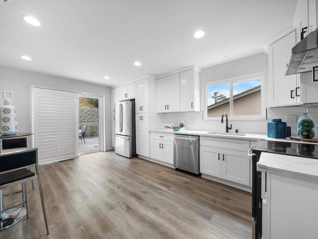 17914 Joseph Dr, Castro Valley CA: https://media.crmls.org/mediaz/b36a2ce8-fdde-4b0d-948d-077a0f328922.jpg