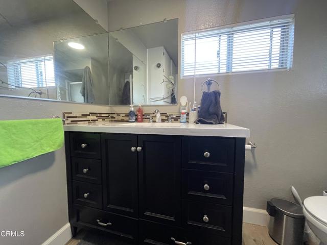 136 S Roosevelt Avenue, Oxnard CA: https://media.crmls.org/mediaz/b36a7034-6f88-442a-9720-a63599cc6768.jpg