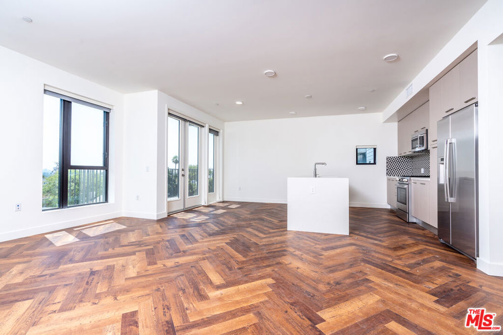 1250 N Fairfax Avenue #304