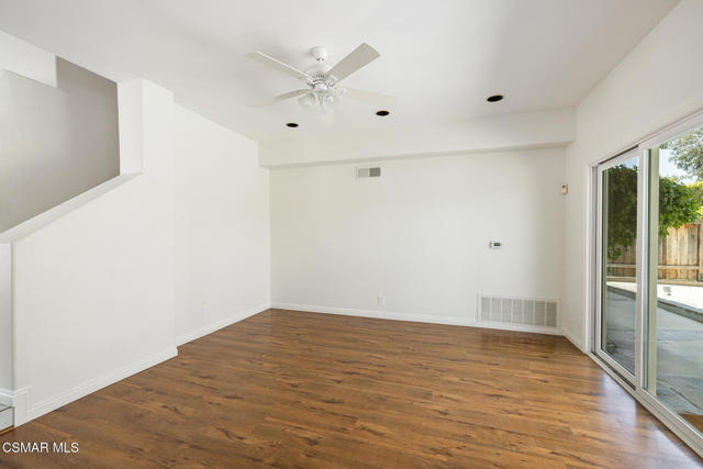 525 Myrtle Court, Oak Park CA: https://media.crmls.org/mediaz/b36b2730-d376-4b30-a778-c331b4448626.jpg